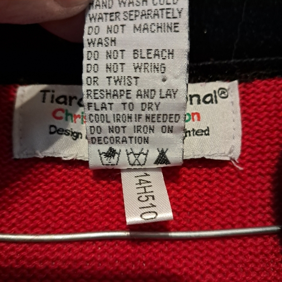 Tiara International Christmas Collec. Red Sweater Poinsettia Mistletoe Size XL - Picture 7 of 8